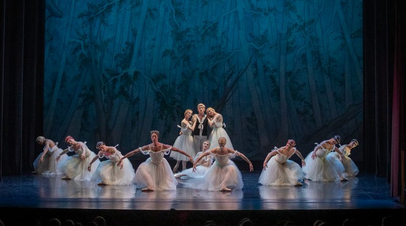 En Octubre en Gran Canaria, Les Ballets Trockadero de Monte Carlo: Donde la Elegancia se Encuentra con la Diversión